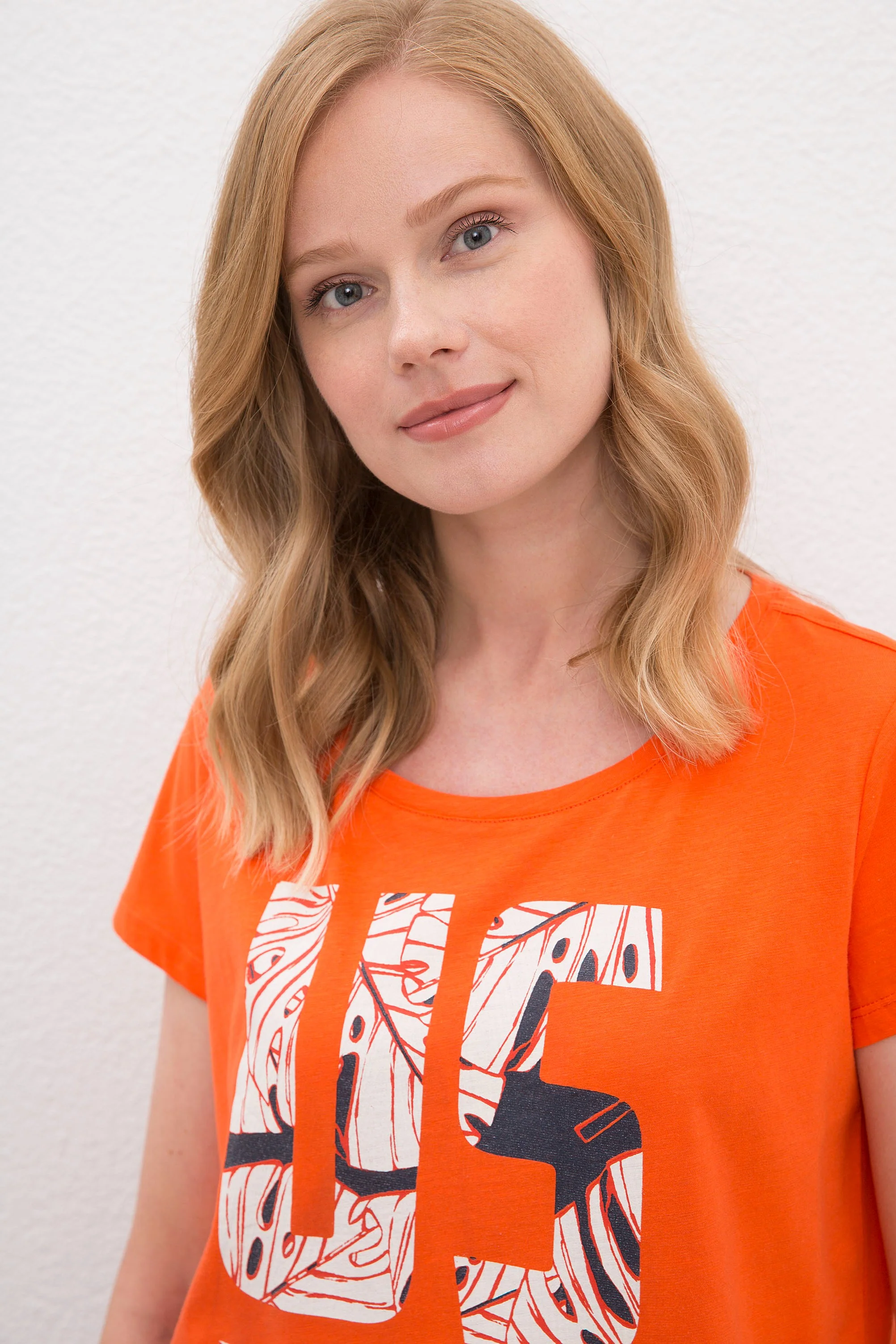 Womens Ladies T-Shirt Vermilion - Image 2